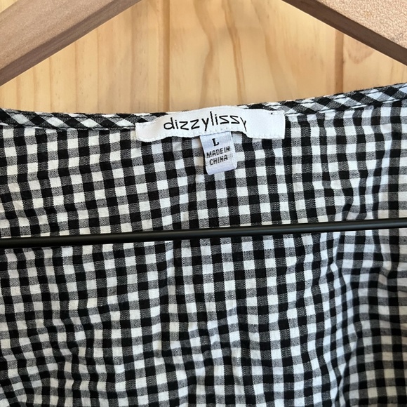 🦄 5/30- Black and White Checkered Wrap Blouse - Picture 3 of 3